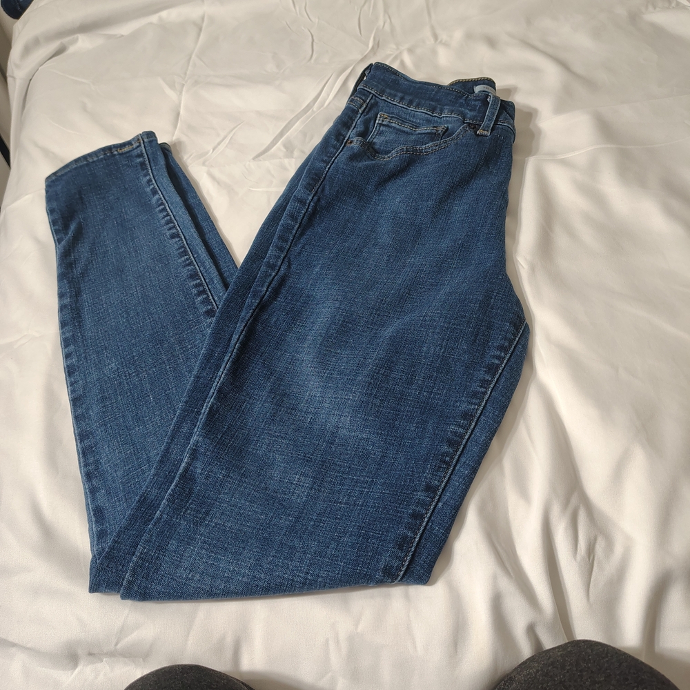 Women’s Skinny Jeans in Dark Blue Wash